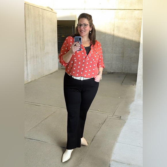 Meet your Posher, Natasha - Picture 2 of 16